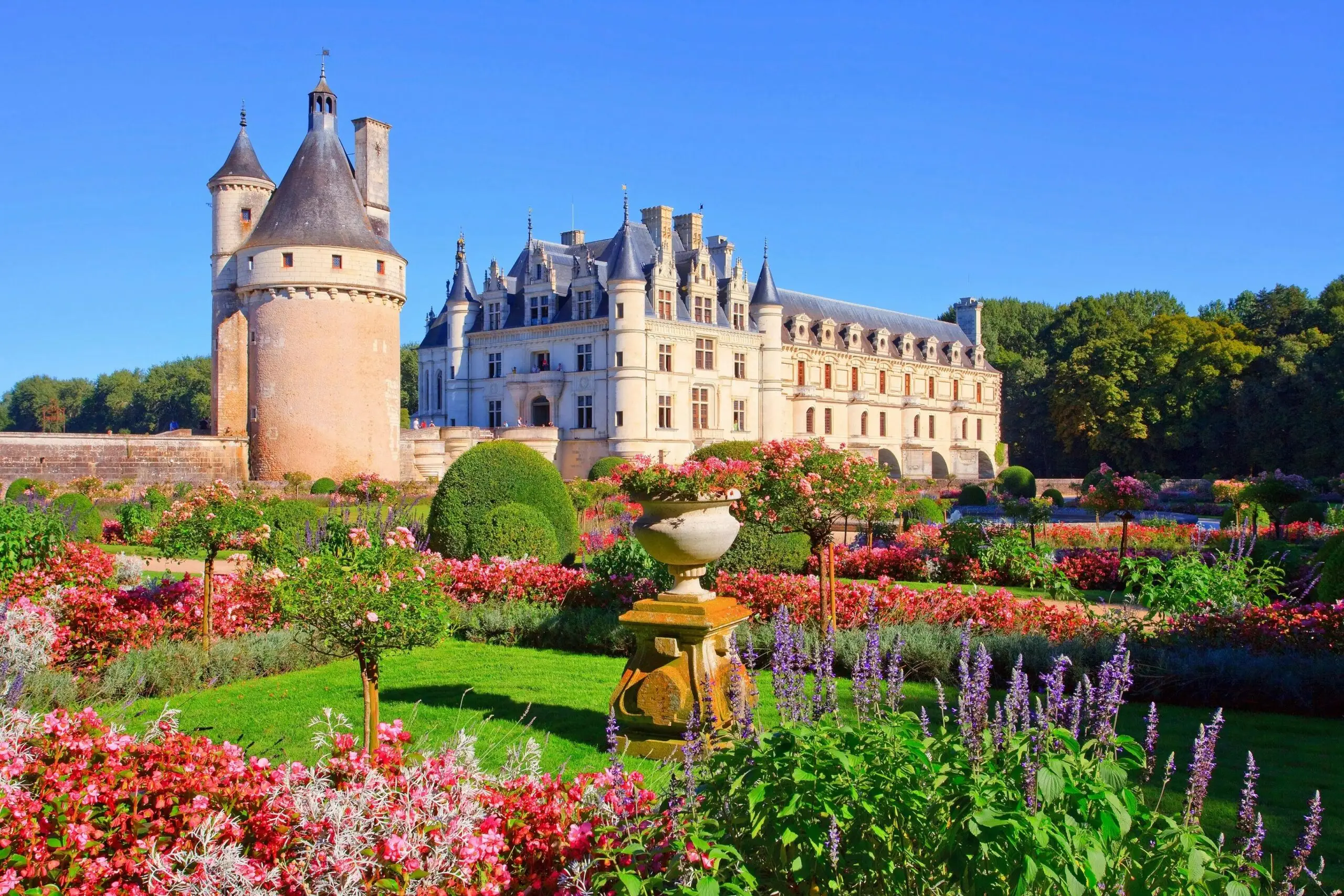 Château de Chenonceau, a beautiful castle in Tours, France, with ornate gardens.